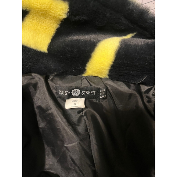 Women's Daisy Street Coat XL Black Yellow Lightning Bolt Faux Fur - Picture 3 of 3